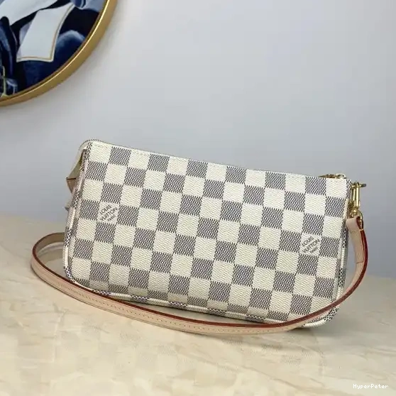 Vuitton POCHETTE ACCESSOIRES Louis 0522